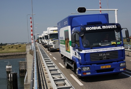 Verhuizers Mondial Vogel rijden mee in Truckroll